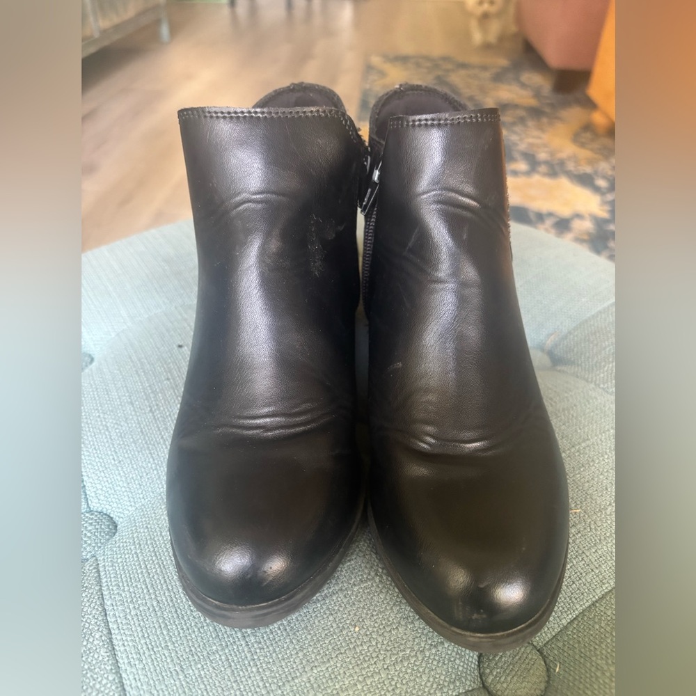 Girls Black Ankle Boots Size 2.